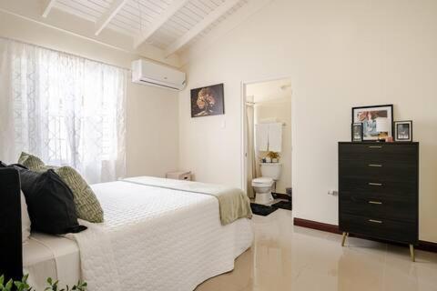 Old Harbour Bellarose At Colbeck ,Gated With Pool, Stylishly Modern 빌라 외부 사진